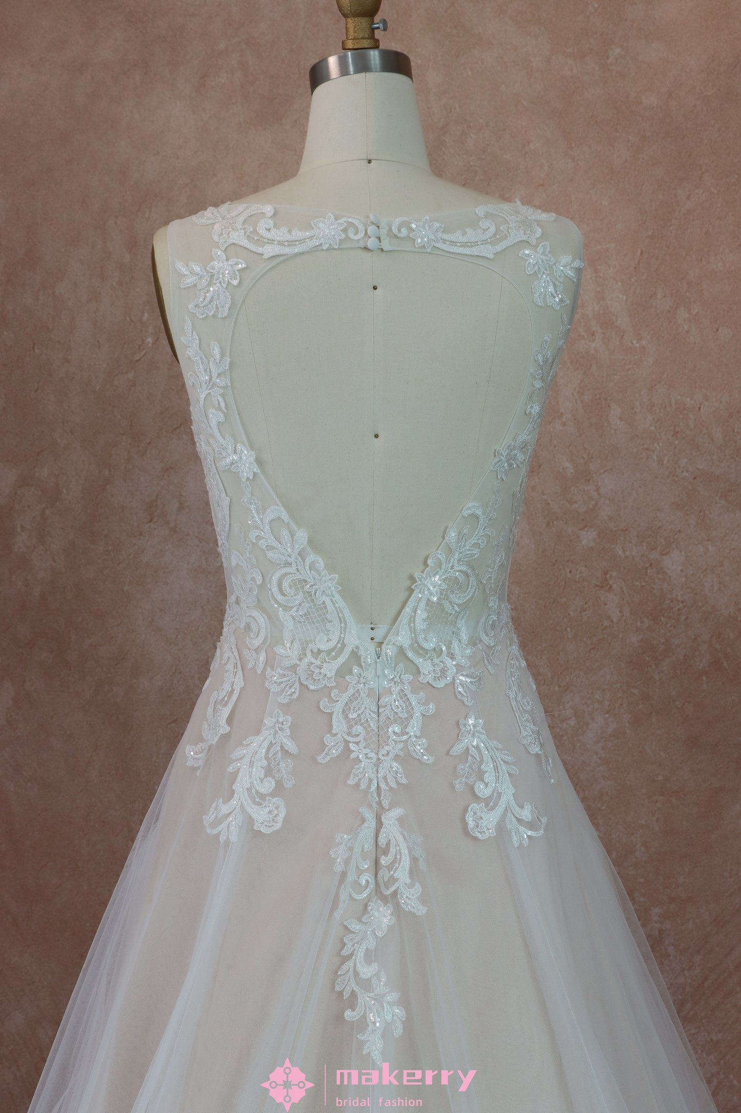 Ultra-romantic V-neck Heart-shape Back Wedding Gown