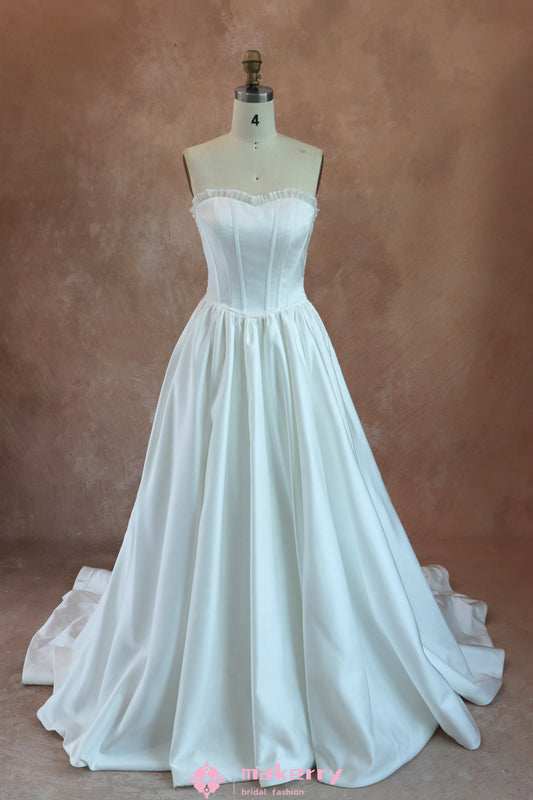 Vintage Pleated Organza Sweetheart Neckline Lace Appliqué Wedding Gown