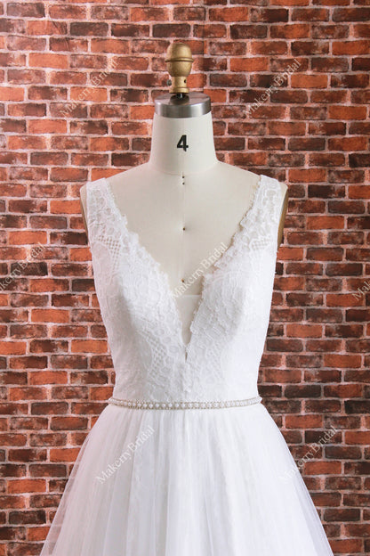 V-neck Wedding Dress Made From Romantic Chantilly Lace