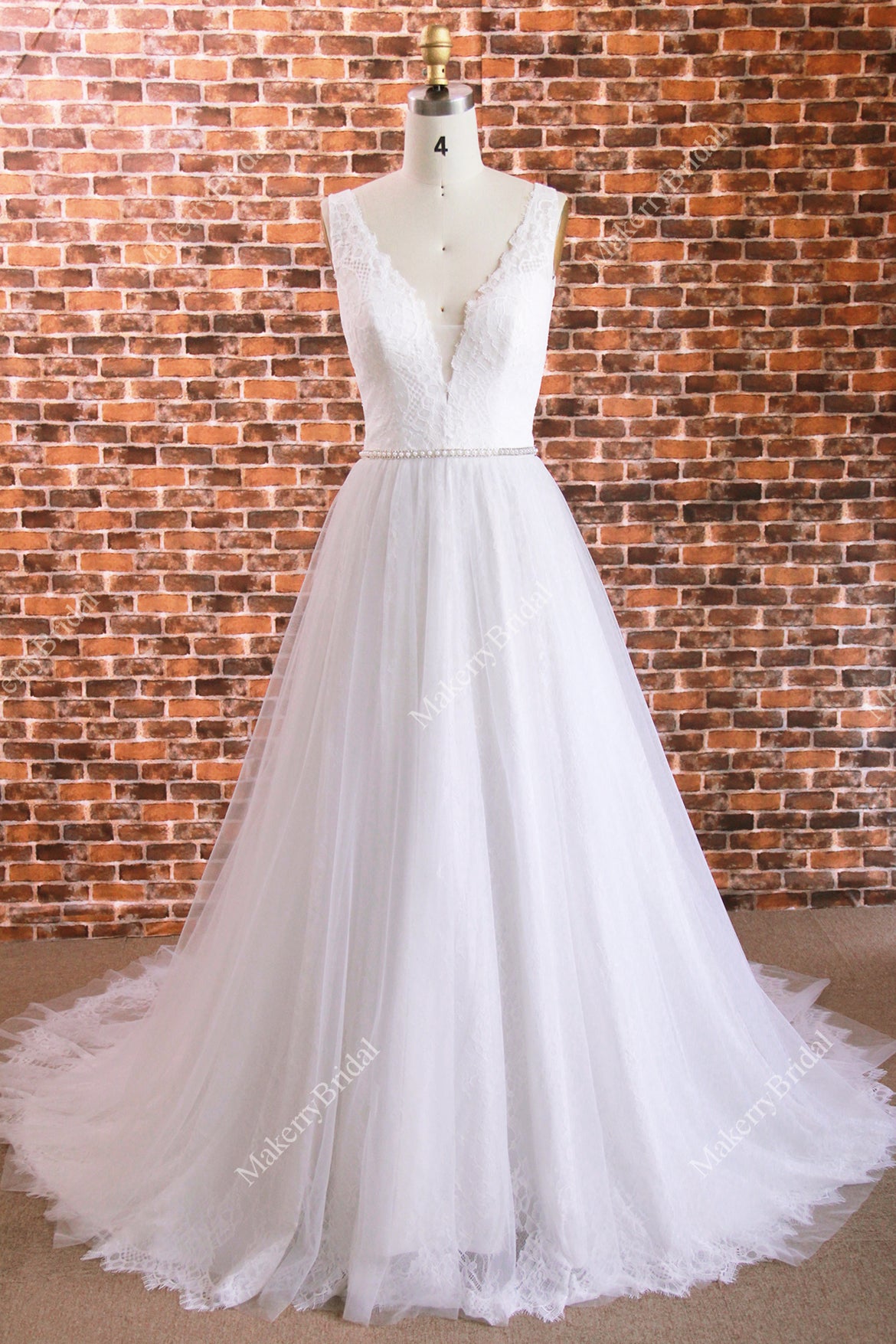 V-neck Wedding Dress Made From Romantic Chantilly Lace