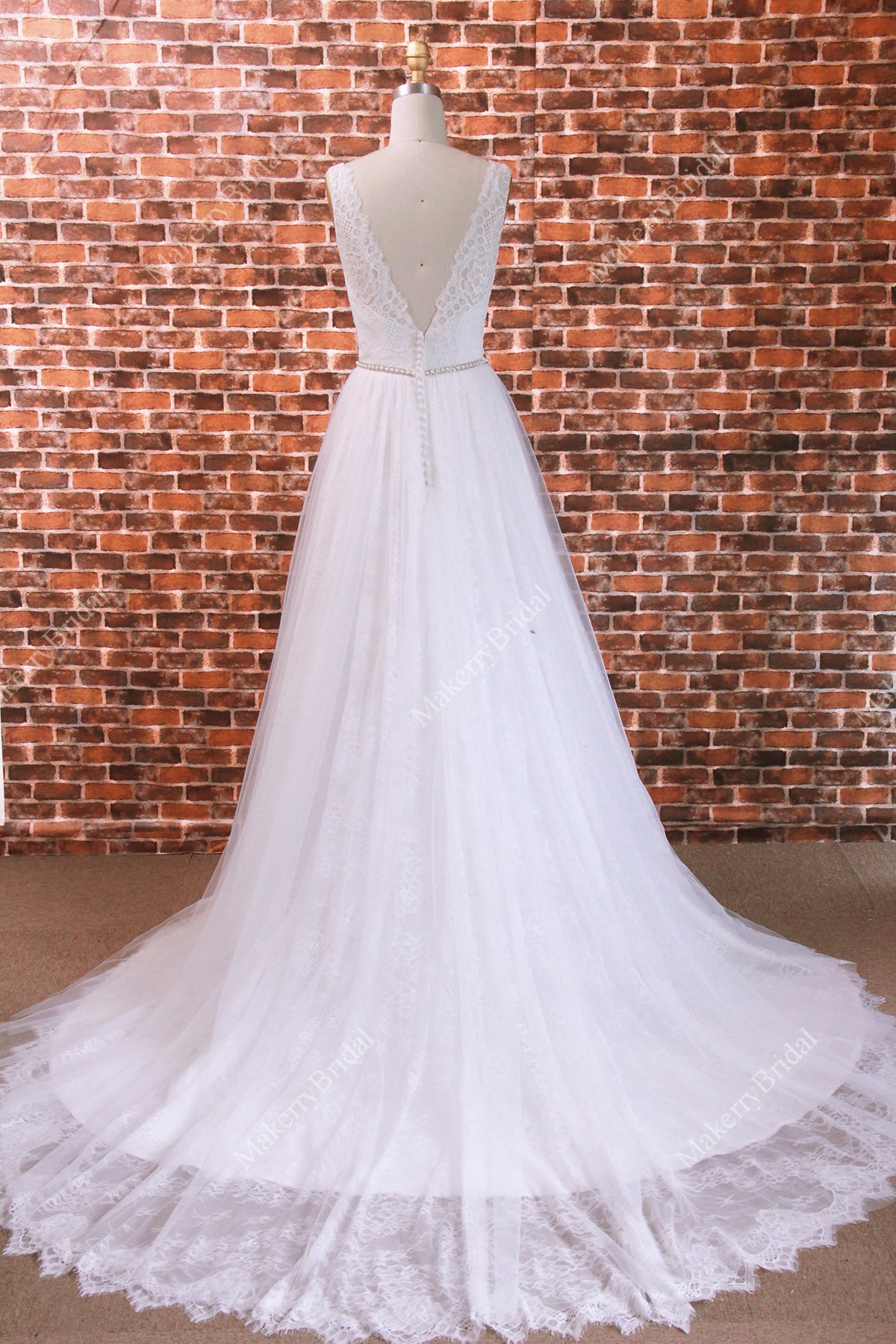 V-neck Wedding Dress Made From Romantic Chantilly Lace