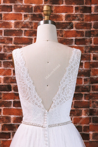 V-neck Wedding Dress Made From Romantic Chantilly Lace