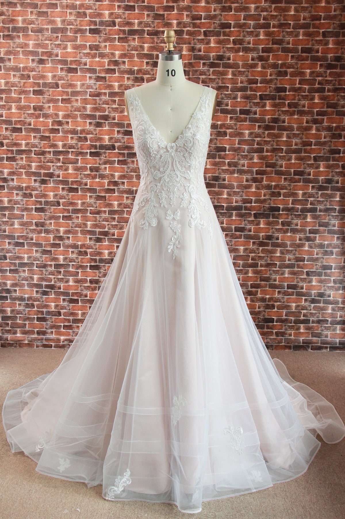 Ultra-romantic V-neck Heart-shape Back Wedding Gown