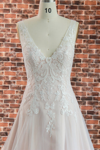 Ultra-romantic V-neck Heart-shape Back Wedding Gown