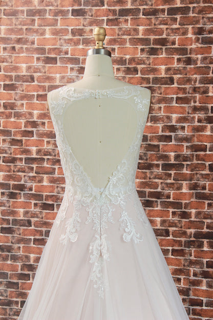 Ultra-romantic V-neck Heart-shape Back Wedding Gown