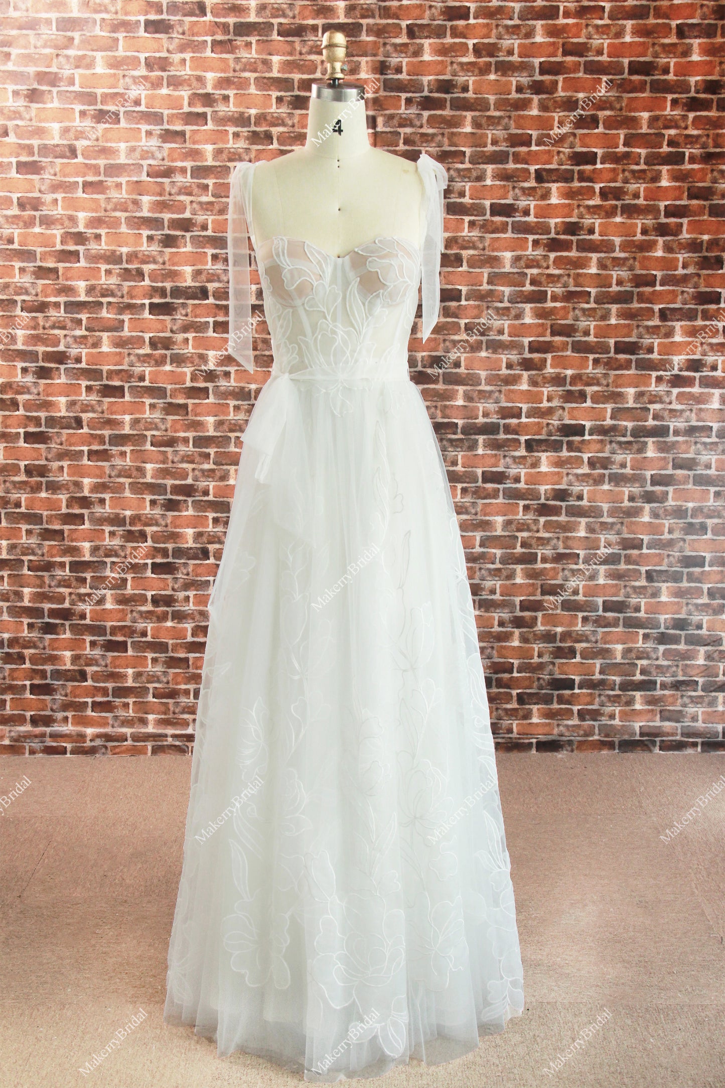 Dreamy Sweetheart Emboridery Lace Wedding Dress