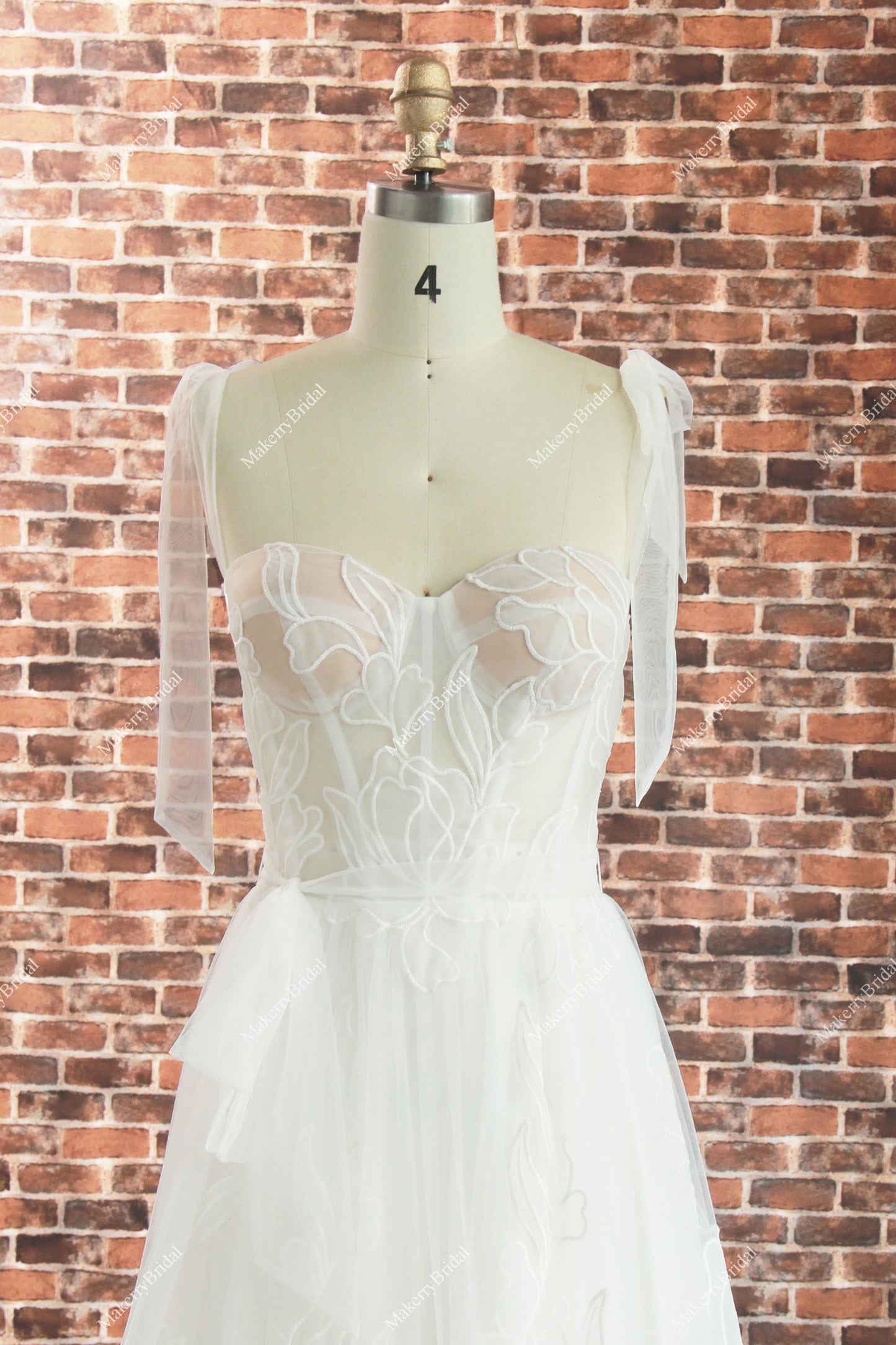 Dreamy Sweetheart Emboridery Lace Wedding Dress