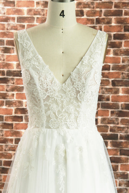 Long V-Neck Lace Appliques Sleeveless Wedding Dress