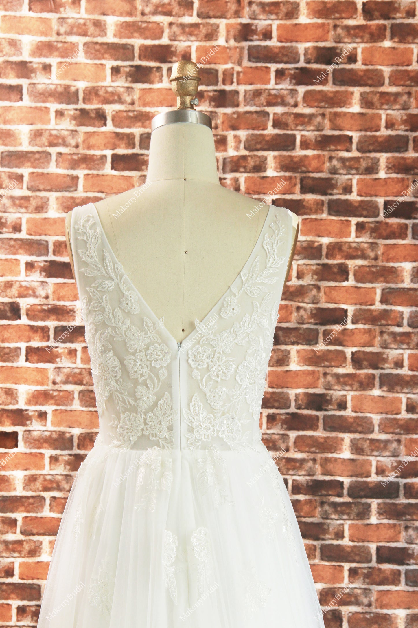 Long V-Neck Lace Appliques Sleeveless Wedding Dress