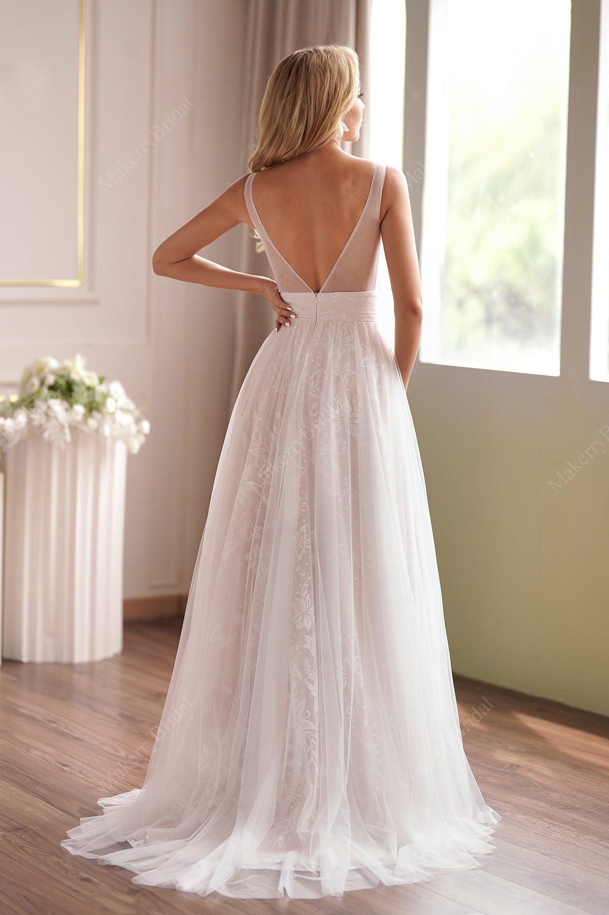 A-Line/Princess V-Neck Sweep Train Tulle Wedding Dress