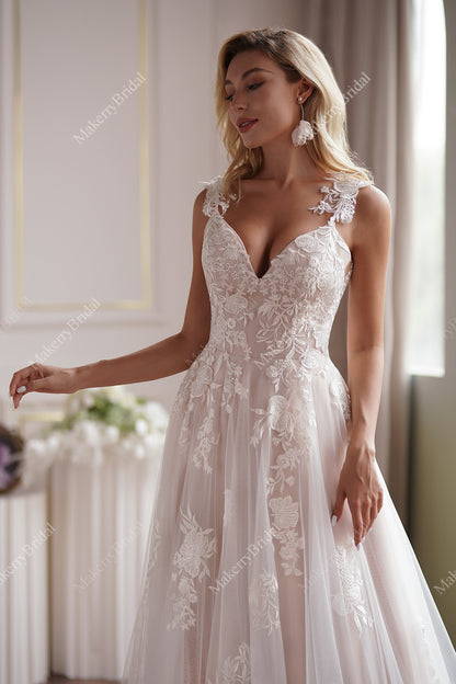 Delicate Shimmering Lace Wedding Gown With Sweetheart Bodice