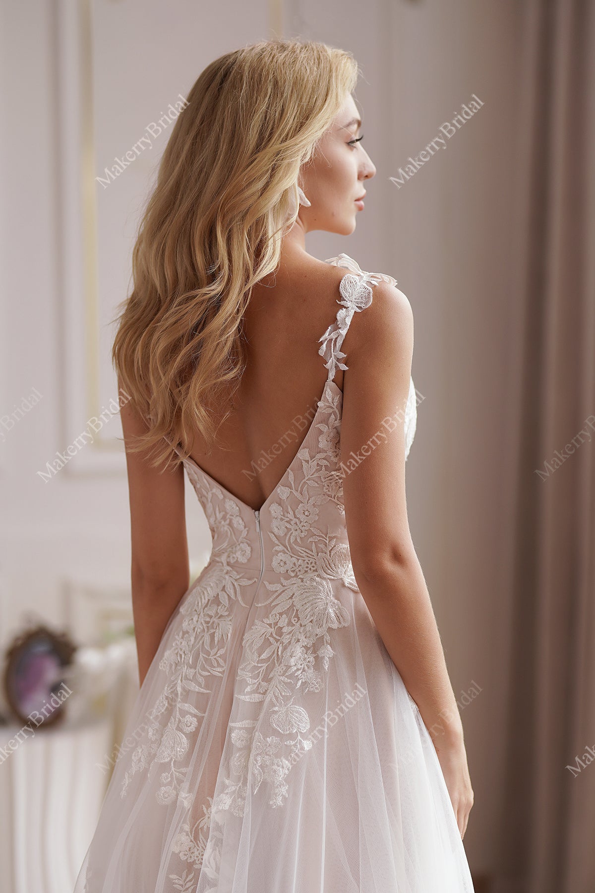 Delicate Shimmering Lace Wedding Gown With Sweetheart Bodice