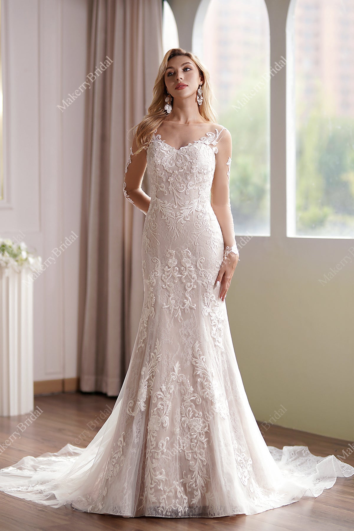 Long Sleeve Lace Appliques Bridal Dress With Illusion Back