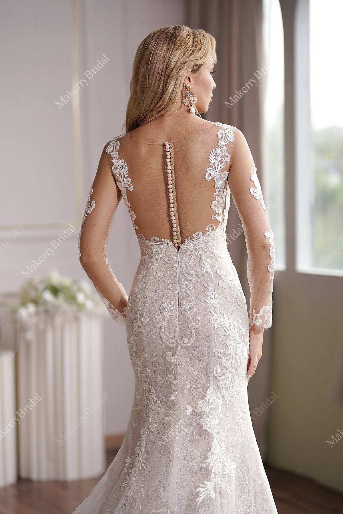 Long Sleeve Lace Appliques Bridal Dress With Illusion Back