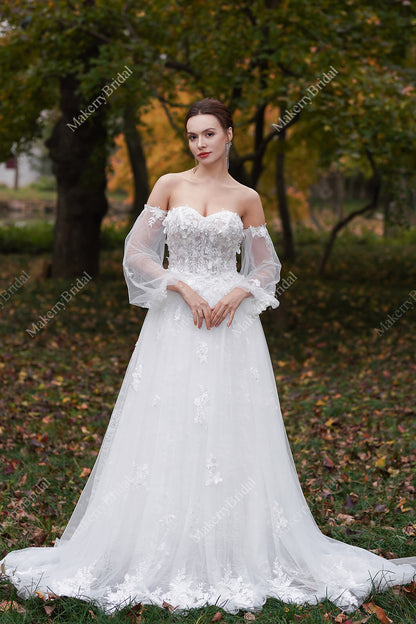 Three-Dimensional Floral Lace Appliques Beaded Wedding Gown