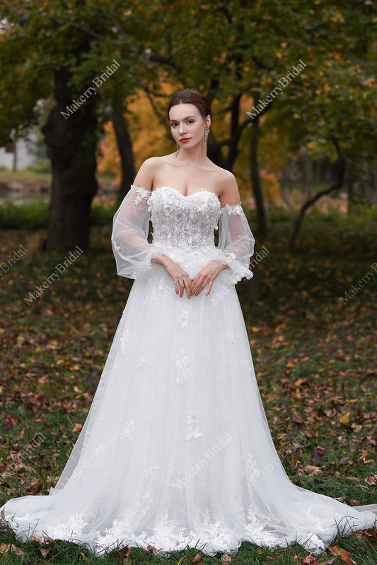 Three-Dimensional Floral Lace Appliques Beaded Wedding Gown