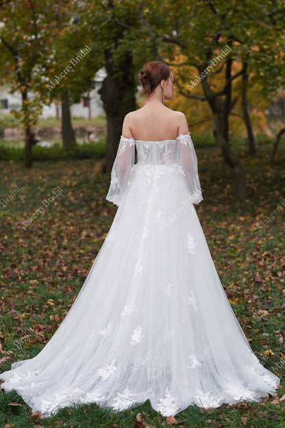 Three-Dimensional Floral Lace Appliques Beaded Wedding Gown