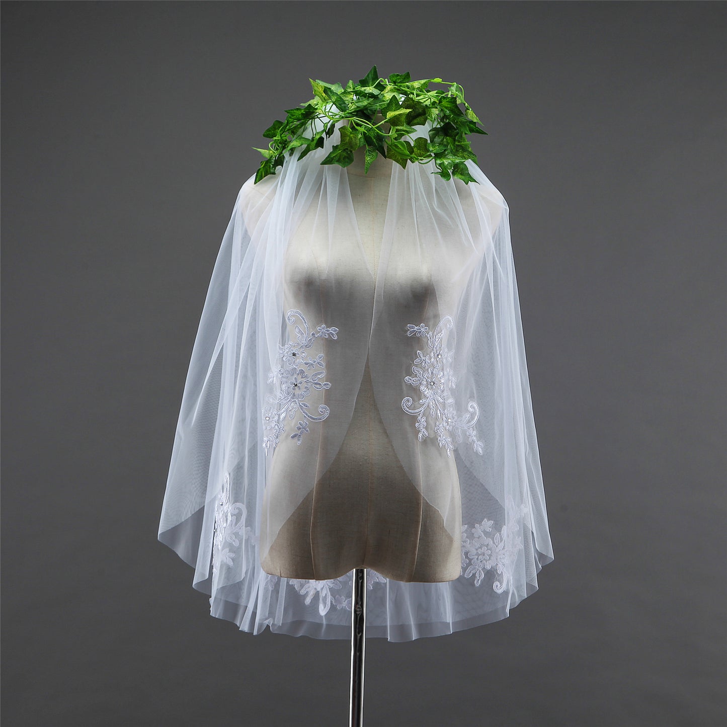 Short lace applique bridal veil with comb