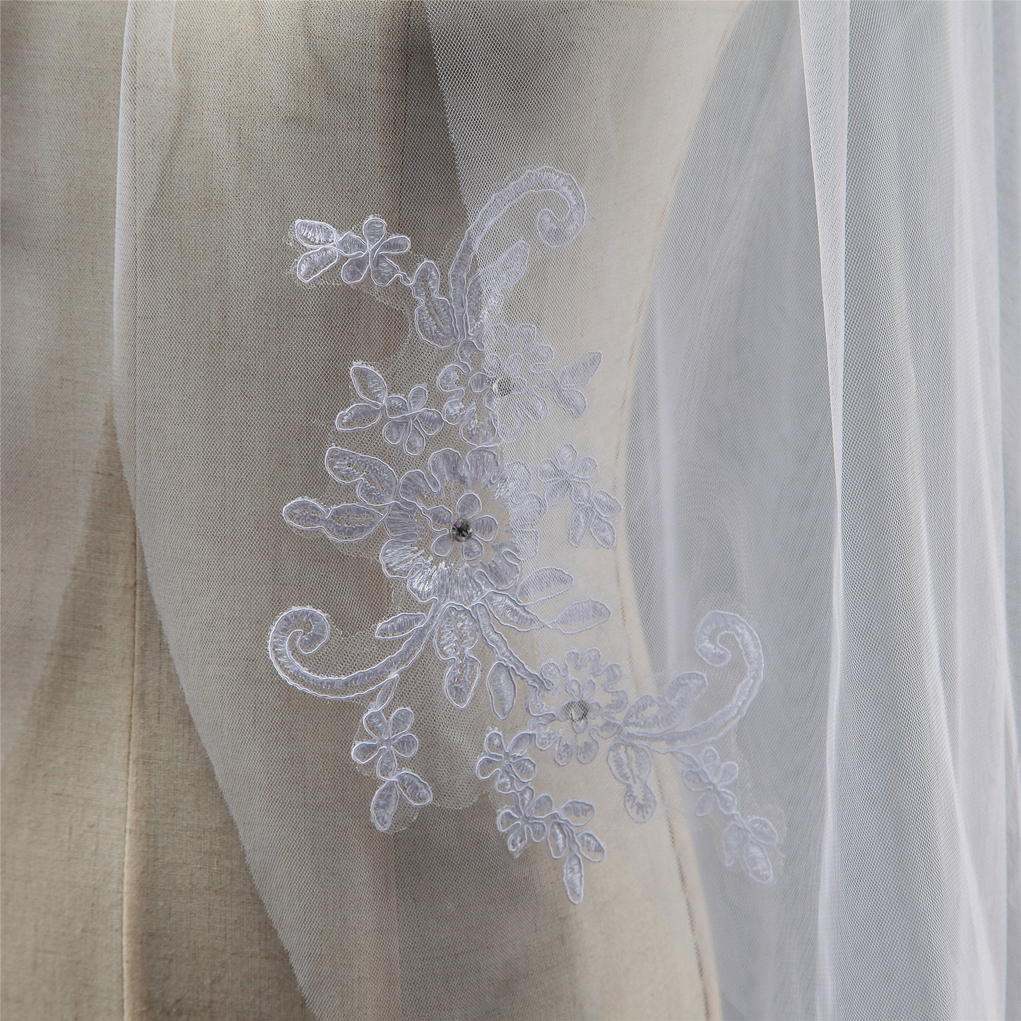 Short lace applique bridal veil with comb