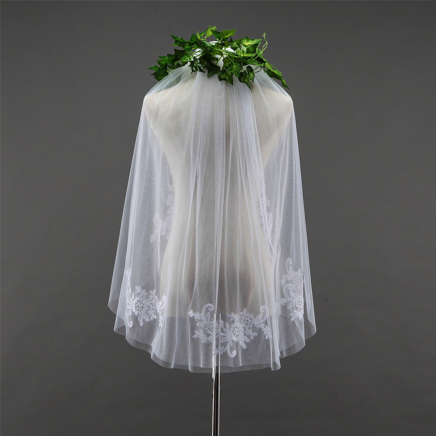 Short lace applique bridal veil with comb