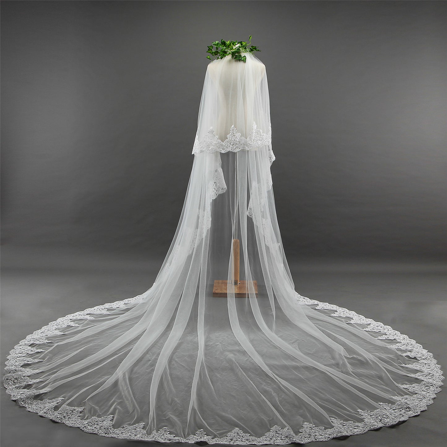 Soft bridal illusion tulle bridal veil with lace border