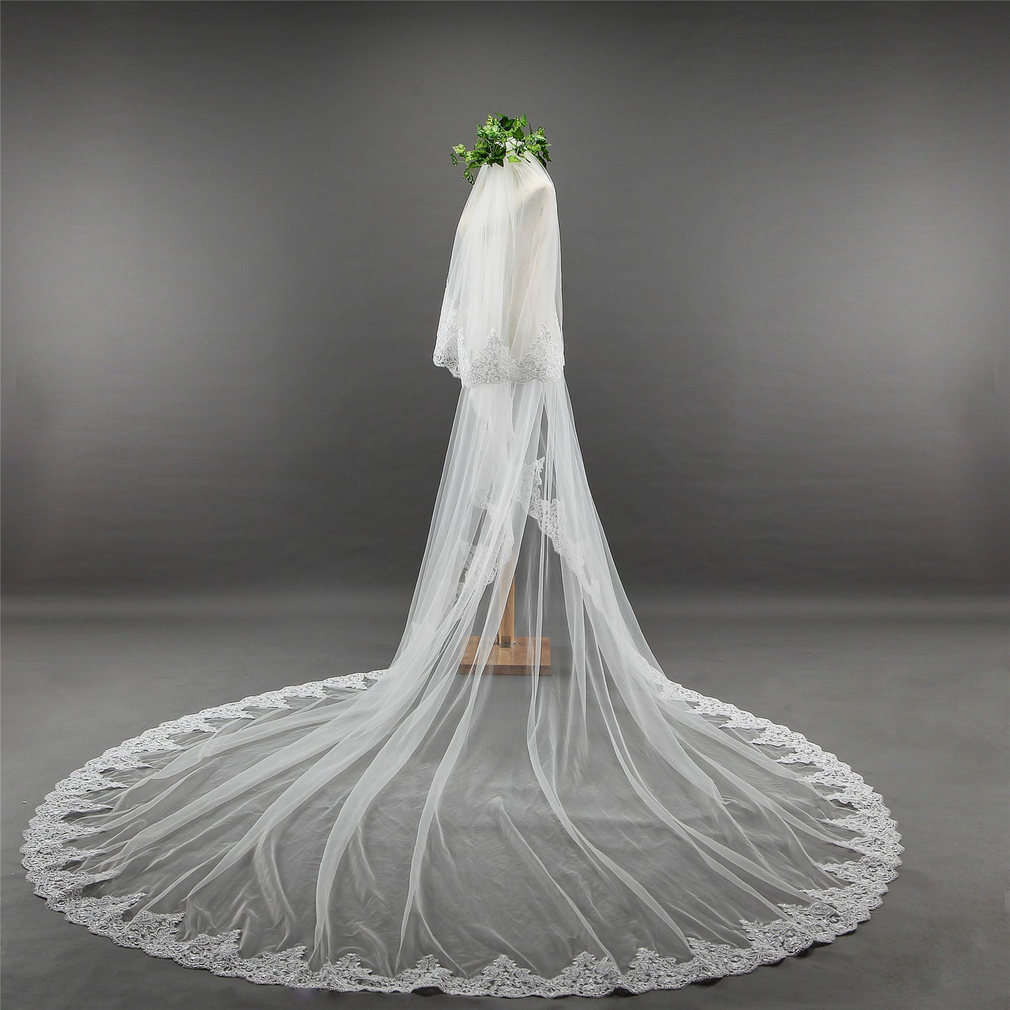 Soft bridal illusion tulle bridal veil with lace border