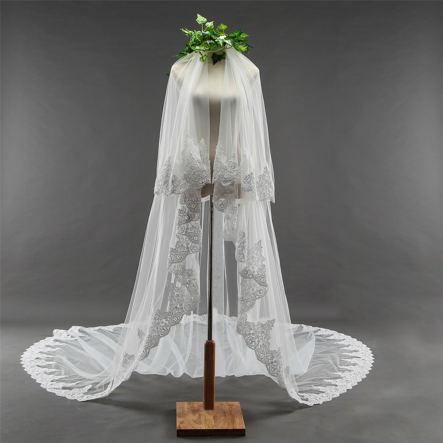 Soft bridal illusion tulle bridal veil with lace border