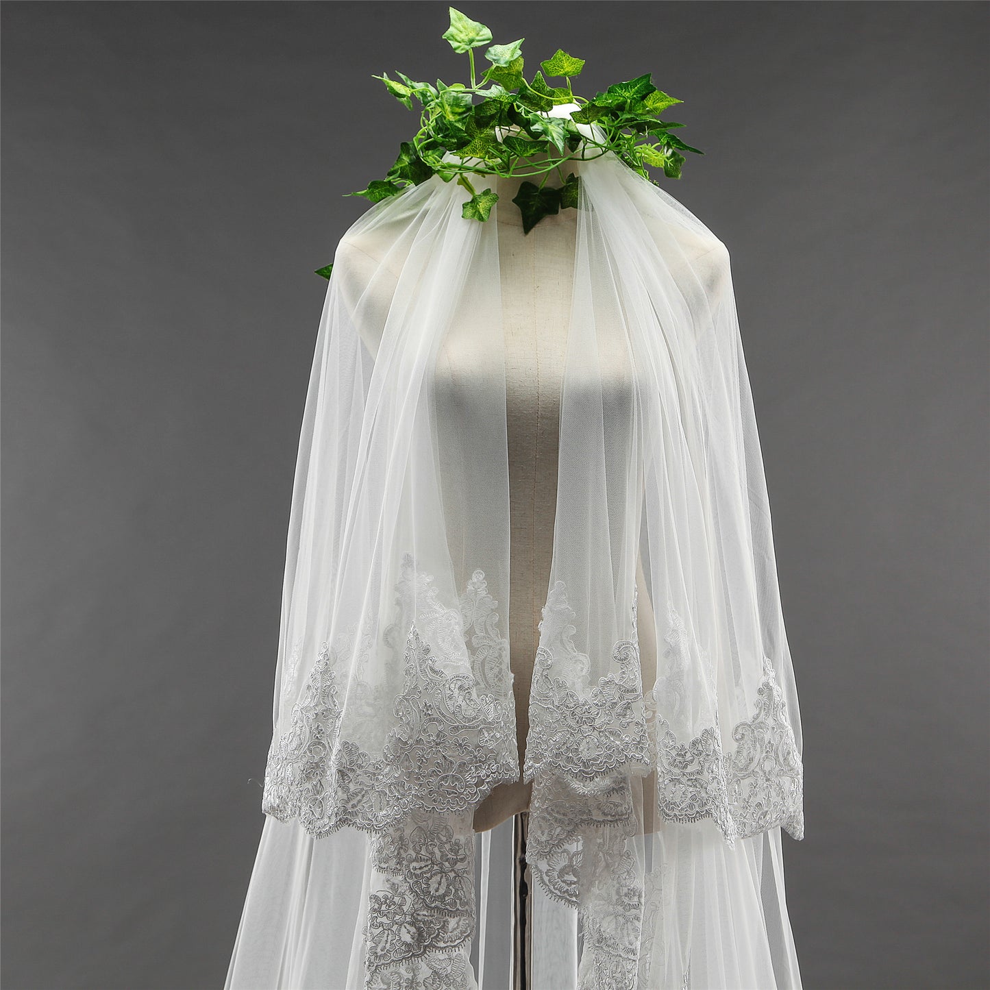 Soft bridal illusion tulle bridal veil with lace border