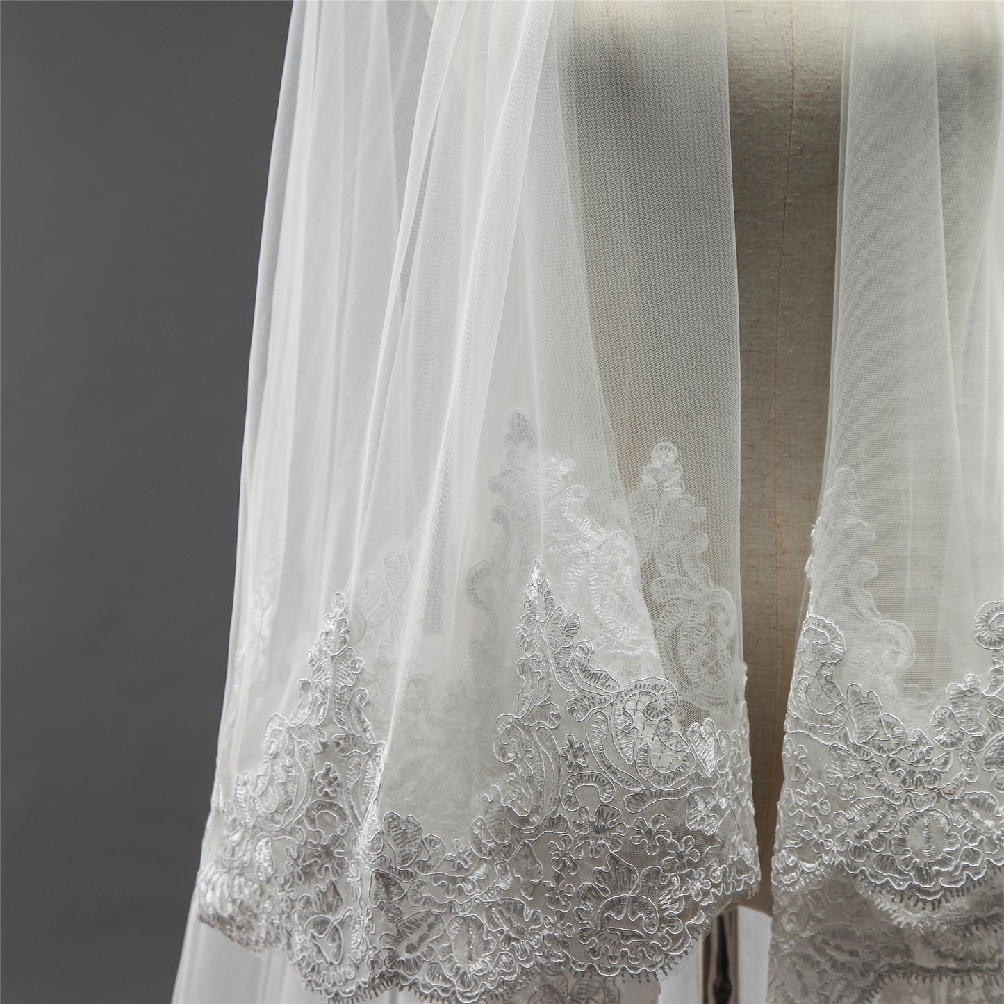 Soft bridal illusion tulle bridal veil with lace border