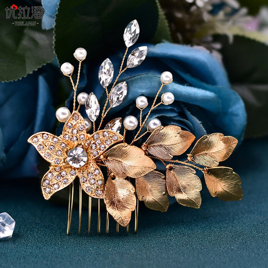 Jewelled bridal hair comb with pearl & crystals